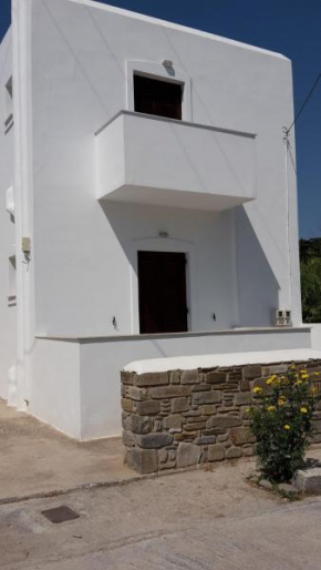 Hibiscus Studios, Páros